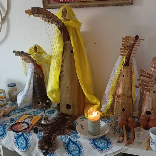 An album of 9 Iboga Bwiti songs played on the Ngomo harp
